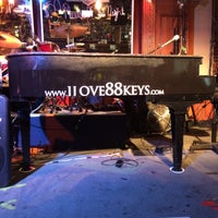 Photo taken at 88 Keys Sports Bar with Dueling Pianos by Vicki H. on 6/13/2015