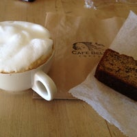 11/13/2012 tarihinde Dario G.ziyaretçi tarafından Cafe Bella Coffee'de çekilen fotoğraf