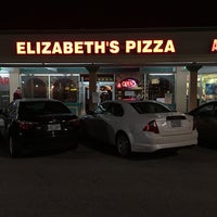 12/3/2015 tarihinde Kyra K.ziyaretçi tarafından Elizabeth&amp;#39;s Pizza Italian Restaurant Pizza and Subs'de çekilen fotoğraf