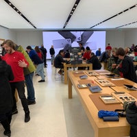 Photo taken at Apple Corte Madera by Howard C. on 12/2/2019