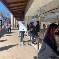 Photo taken at Apple Corte Madera by Howard C. on 3/13/2021