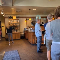Foto tomada en Peet&amp;#39;s Coffee &amp;amp; Tea  por Howard C. el 9/19/2019