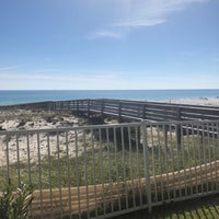 รูปภาพถ่ายที่ Holiday Inn Resort Pensacola Beach โดย Christina A. เมื่อ 11/18/2018
