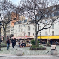 Photo taken at Place de la Contrescarpe by Johan R. on 4/7/2022
