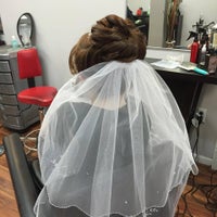 Photo prise au EMMA&amp;#39;S HAIR SALON &amp;amp; MAKE UP par EMMA&amp;#39;S HAIR SALON &amp;amp; MAKE UP le5/27/2016