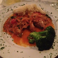 12/20/2013 tarihinde Hannah G.ziyaretçi tarafından Bellissimo Restaurant Fine Northern Italian Food'de çekilen fotoğraf