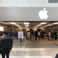 Photo taken at Apple Doncaster by Jeffrey T. on 9/27/2019