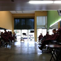 10/20/2012にJon B.がLincoln Barbersで撮った写真