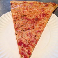 4/18/2014にLaurenがPeri Brothers Pizzaで撮った写真