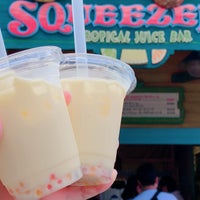Photo taken at Squeezer&amp;#39;s Tropical Juice Bar by だーひー on 7/8/2019