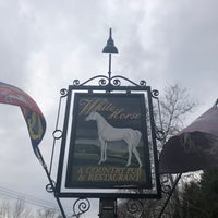 Foto tirada no(a) White Horse Country Pub por jon p. em 4/16/2022