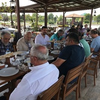 รูปภาพถ่ายที่ Coşkun Izgara Parkada โดย Erhan U. เมื่อ 8/14/2017
