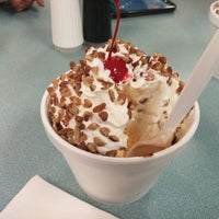 Photo taken at Ye Ole Fashioned Ice Cream &amp;amp; Sandwich Café by Crystal K. on 9/22/2015