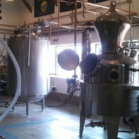 Foto diambil di Willie&amp;#39;s Distillery oleh Jesse B. pada 9/1/2013