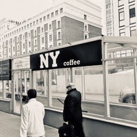 รูปภาพถ่ายที่ New York Coffee โดย Artur เมื่อ 8/26/2019