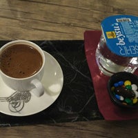 Das Foto wurde bei Çekirdek Kafe von Tuğçe A. am 6/11/2017 aufgenommen