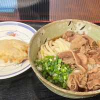 Photo taken at 讃岐うどん 徳すけ by Kenichiro I. on 9/5/2022