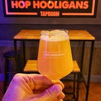 Photo taken at Hop Hooligans Taproom by Zoltán K. on 12/7/2022