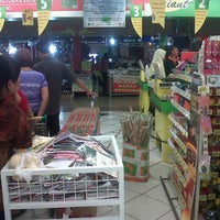 Photo taken at Giant by Euis R. on 12/28/2012