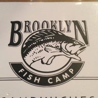 Foto tirada no(a) Brooklyn Fish Camp por Kei O. em 3/22/2013