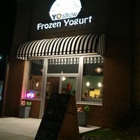 Foto tirada no(a) Yoshow Frozen Yogurt por Bradley T. em 3/17/2014