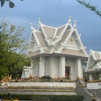 Photo taken at ศาลพันท้ายนรสิงห์ by Khunmhp on 11/23/2022