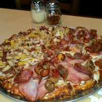 10/11/2012にDee C.がMountain Mike&amp;#39;s Pizzaで撮った写真
