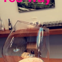 6/19/2016 tarihinde Jen T.ziyaretçi tarafından Alma Rosa Winery Tasting Room'de çekilen fotoğraf