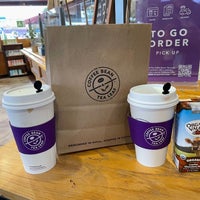 Photo taken at The Coffee Bean &amp;amp; Tea Leaf by Juan F. on 6/13/2022