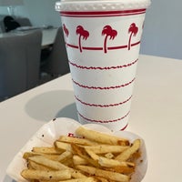 Photo taken at In-N-Out Burger by Juan F. on 3/29/2022