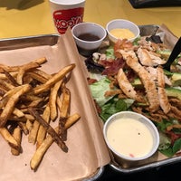 Foto diambil di MOOYAH Burgers, Fries &amp;amp; Shakes oleh David L. pada 2/7/2018