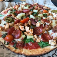 3/17/2017 tarihinde David L.ziyaretçi tarafından Pieology Pizzeria'de çekilen fotoğraf