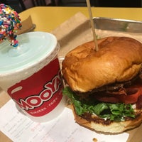 7/21/2017 tarihinde David L.ziyaretçi tarafından MOOYAH Burgers, Fries &amp;amp; Shakes'de çekilen fotoğraf
