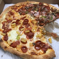 Foto diambil di Melo&amp;#39;s Pizza &amp;amp; Pasta oleh David L. pada 6/23/2017