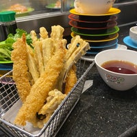 4/10/2022 tarihinde TJ N.ziyaretçi tarafından Sushi + Rotary Sushi Bar'de çekilen fotoğraf