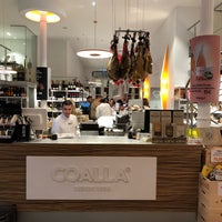 Photo taken at Coalla Gourmet by EstrellaSinMich on 11/3/2018