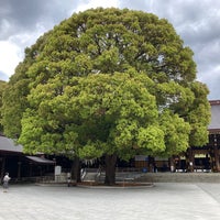 Photo taken at Meoto Kusu (Camphor Tree) by Susumu on 4/6/2021