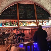 Foto tirada no(a) Pub Enigma Krakow por Nic B. em 12/14/2017