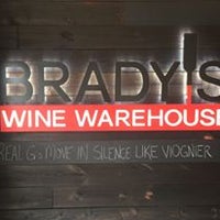 Foto tirada no(a) Brady&amp;#39;s Wine Warehouse por Brady&amp;#39;s Wine Warehouse em 3/16/2015