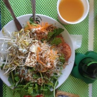 รูปภาพถ่ายที่ Cachoeira Tropical โดย Bruno E. เมื่อ 2/20/2013