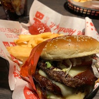 Photo taken at Red Robin Gourmet Burgers and Brews by Kevin H. on 10/30/2019