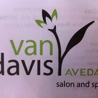 Foto tirada no(a) VanDavis Aveda Salon &amp;amp; Day Spa por Amy A. em 1/28/2013