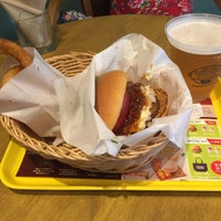 Photo taken at Freshness Burger by Nobara F. on 7/18/2018
