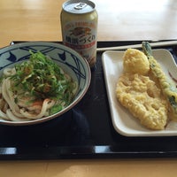 Photo taken at 丸亀製麺 ららぽーと横浜店 by Nobara F. on 6/12/2015