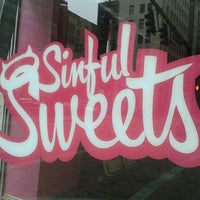 6/26/2016에 Shadow C.님이 Sinful Sweets Chocolate Company에서 찍은 사진