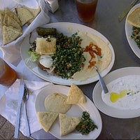 รูปภาพถ่ายที่ Mediterranean Chef โดย Oktober S. เมื่อ 10/5/2012