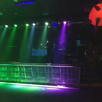 Foto diambil di LiVE! Nite Club and Music Venue oleh 👷 Dr Hoolin 🚑 pada 12/15/2012