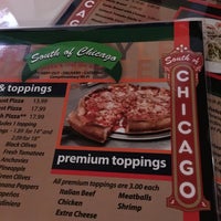 Foto tirada no(a) South of Chicago Pizza and Beef por kathy w. em 2/6/2015