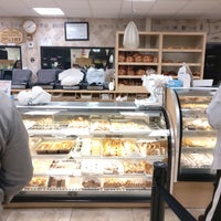 Photo taken at Calandra&amp;#39;s Bakery by Mateo R. on 2/24/2018