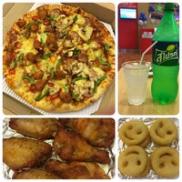 Photo taken at Domino&amp;#39;s Pizza by ℝ•𝕆•𝕊•𝔼® on 1/6/2016